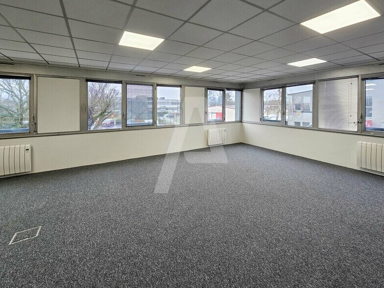 1 Bis Rue Marcel Paul, Massy for lease - Interior Photo - Image 1 of 6