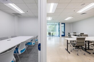 5000 Plaza On The Lake Dr, Austin, TX for lease Interior Photo- Image 1 of 5