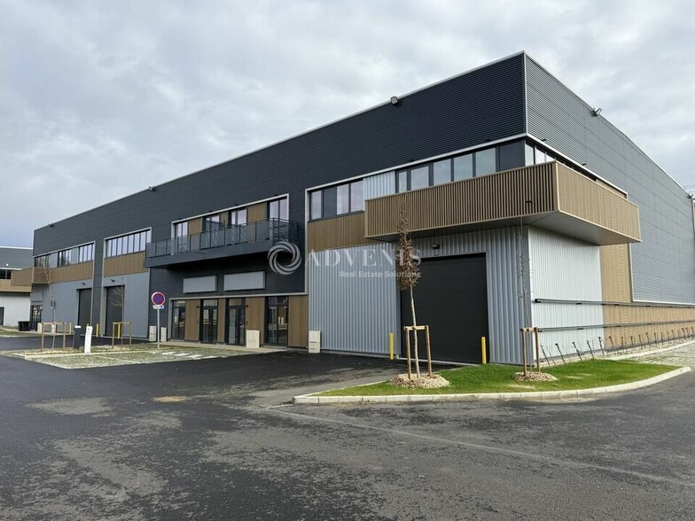 Flex in Chalifert for lease - Building Photo - Image 2 of 8