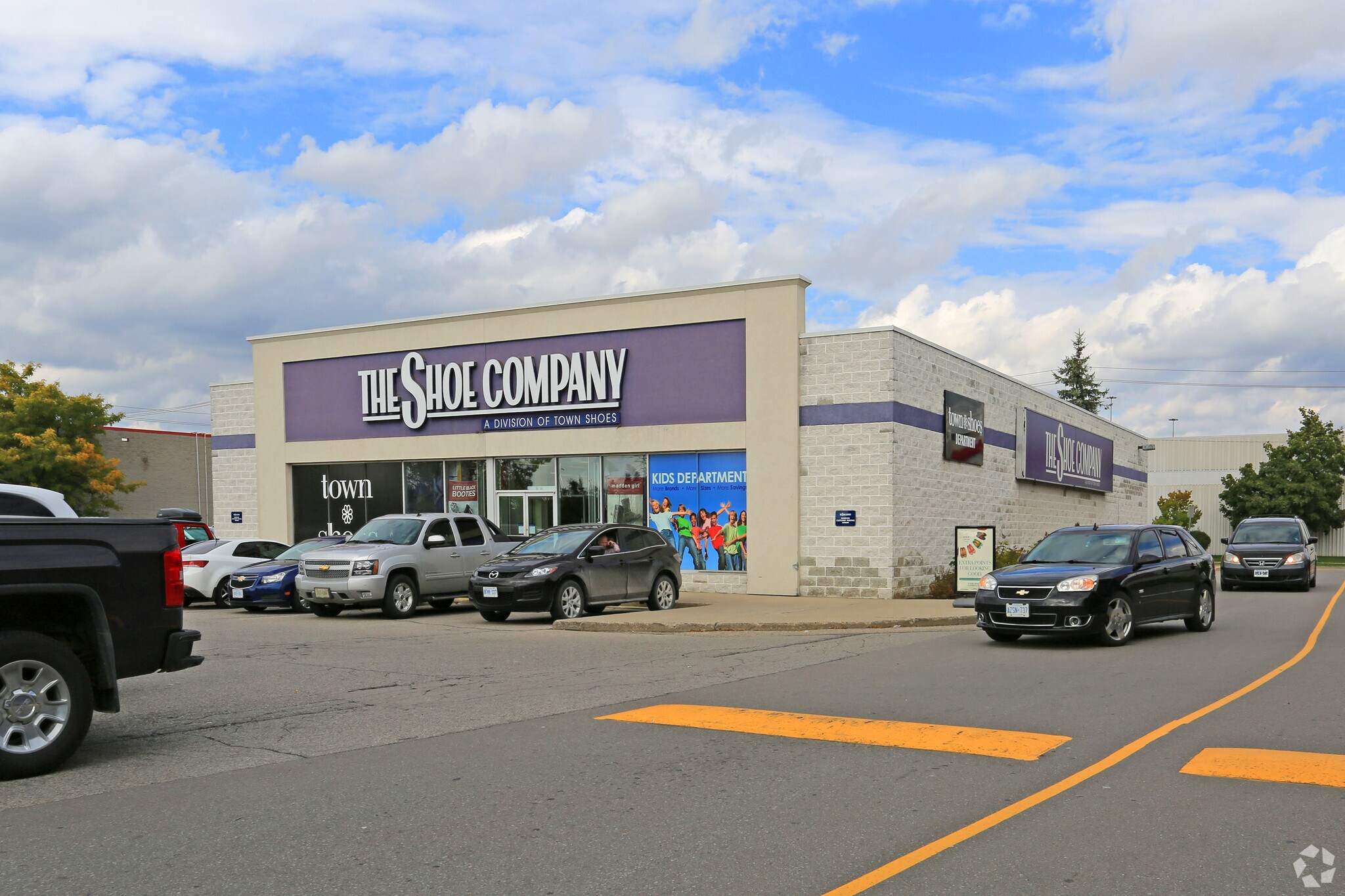 65 Gateway Park Dr, Kitchener, ON for sale Primary Photo- Image 1 of 1