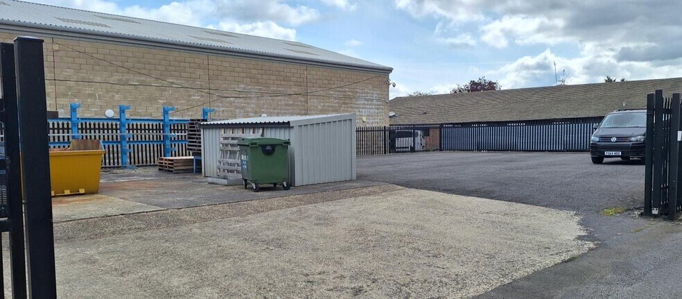 2 Eastbrook Rd, Gloucester à louer - Photo du bâtiment - Image 3 de 9