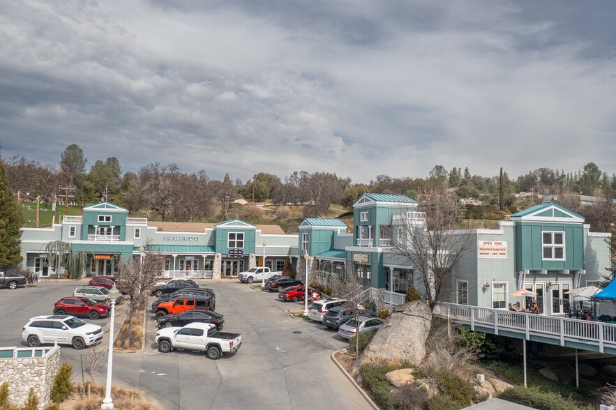 40282 Highway 41, Oakhurst, CA à vendre - Photo du bâtiment - Image 3 de 32