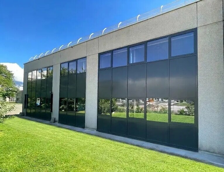 Bureau dans Eybens à louer - Photo du bâtiment - Image 1 de 10