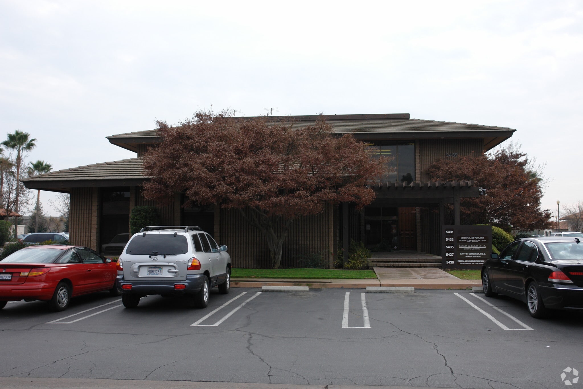 5431-5439 W Hillsdale Ave, Visalia, CA for lease Primary Photo- Image 1 of 4