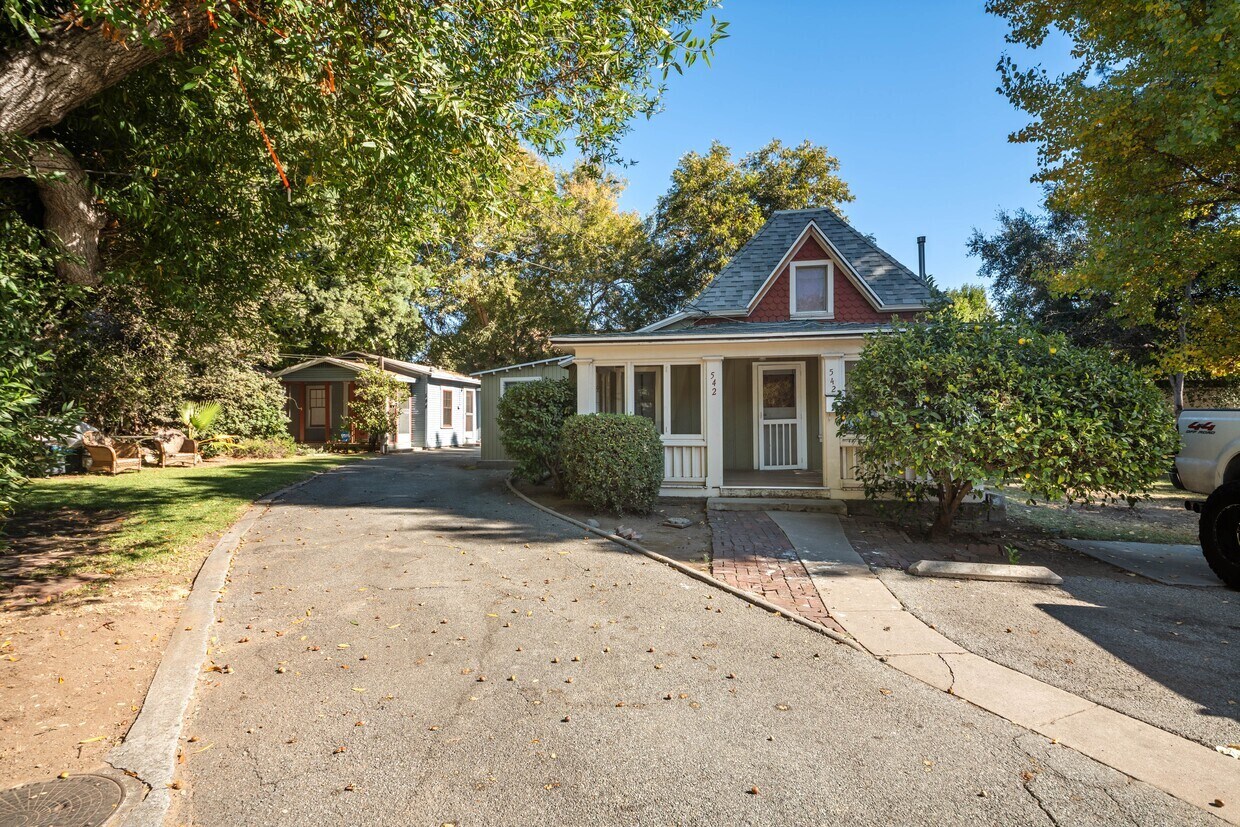 542-548 N Madison Ave, Pasadena, CA à vendre Photo principale- Image 1 de 29