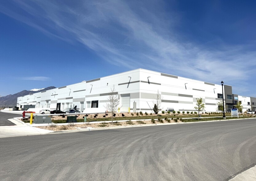 1950 N Canyon Creek Pkwy, Spanish Fork, UT à louer - Photo du bâtiment - Image 2 de 9