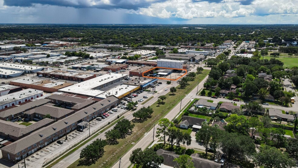 7411 Hillcroft Ave, Houston, TX for sale - Building Photo - Image 3 of 4