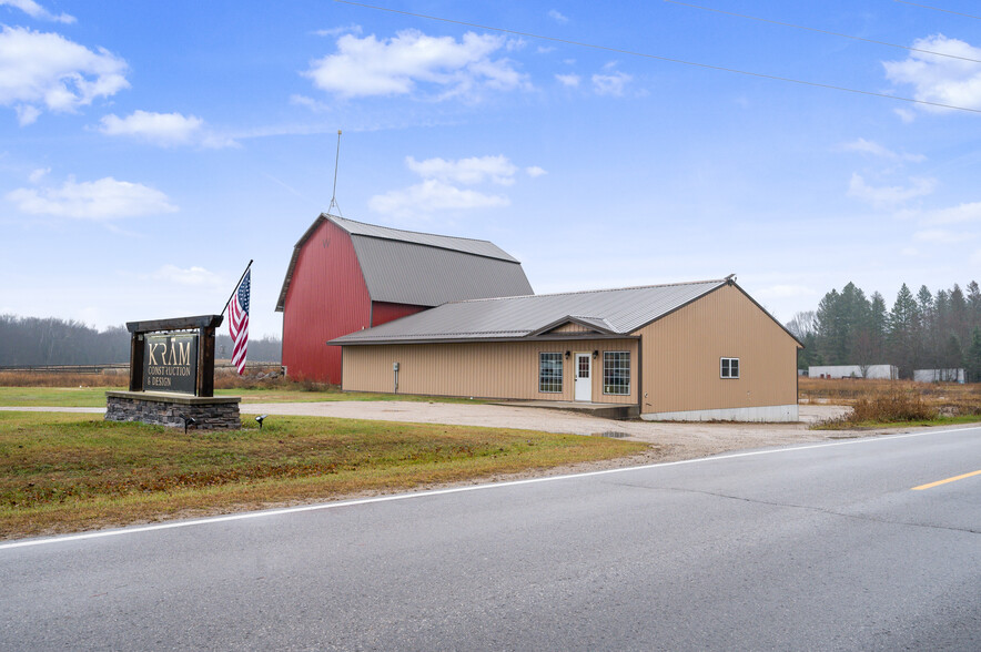 11406 E 8th St, Reed City, MI for sale - Primary Photo - Image 1 of 28