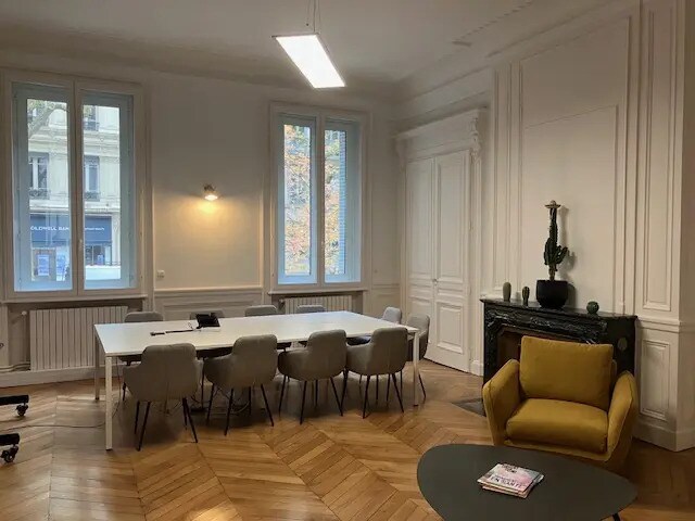 Retail in Lyon for lease - Interior Photo - Image 2 of 30