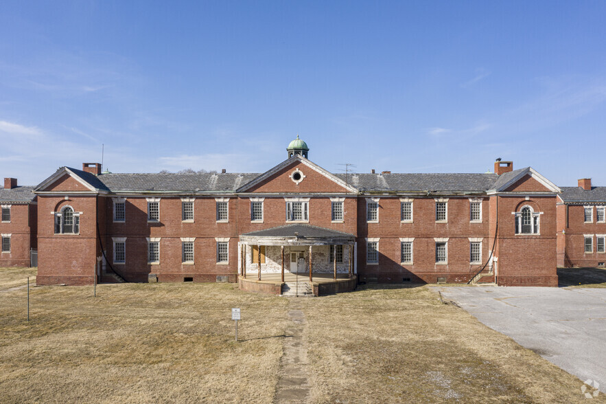 Warfield Ave, Sykesville, MD à vendre - Photo du bâtiment - Image 3 de 8