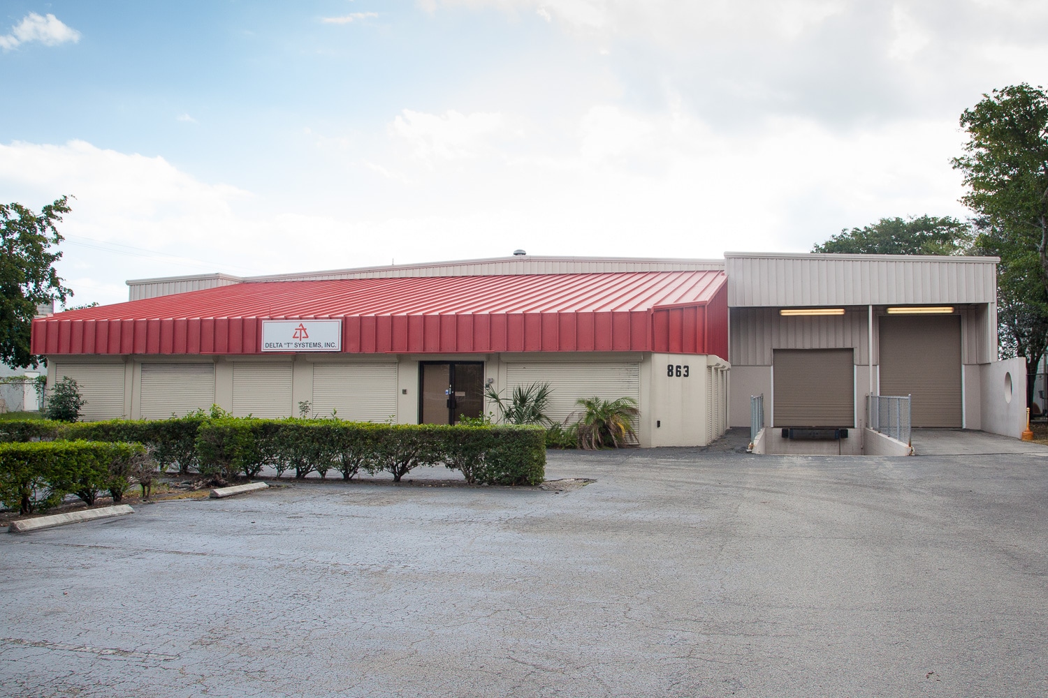 863 W 13th Ct, Riviera Beach, FL for sale Primary Photo- Image 1 of 14