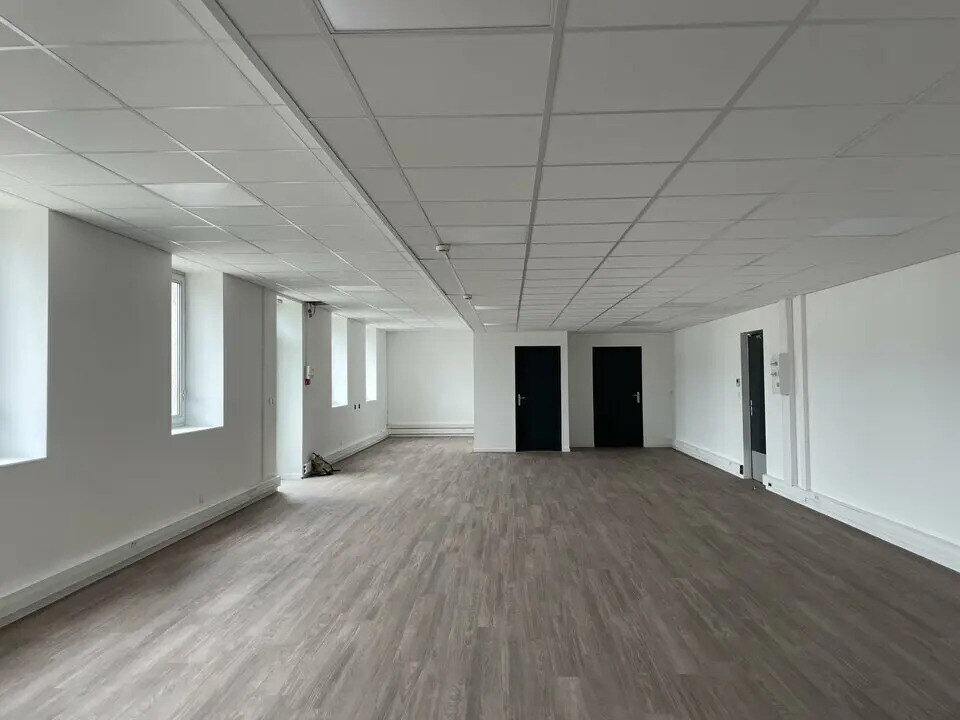 11 Avenue Du 24 Août 1944, Corbas for lease Interior Photo- Image 1 of 12