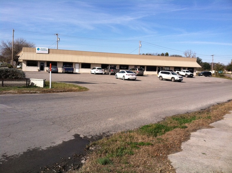 300-310 Margaret Ln, Del Rio, TX à louer - Photo principale - Image 1 de 10