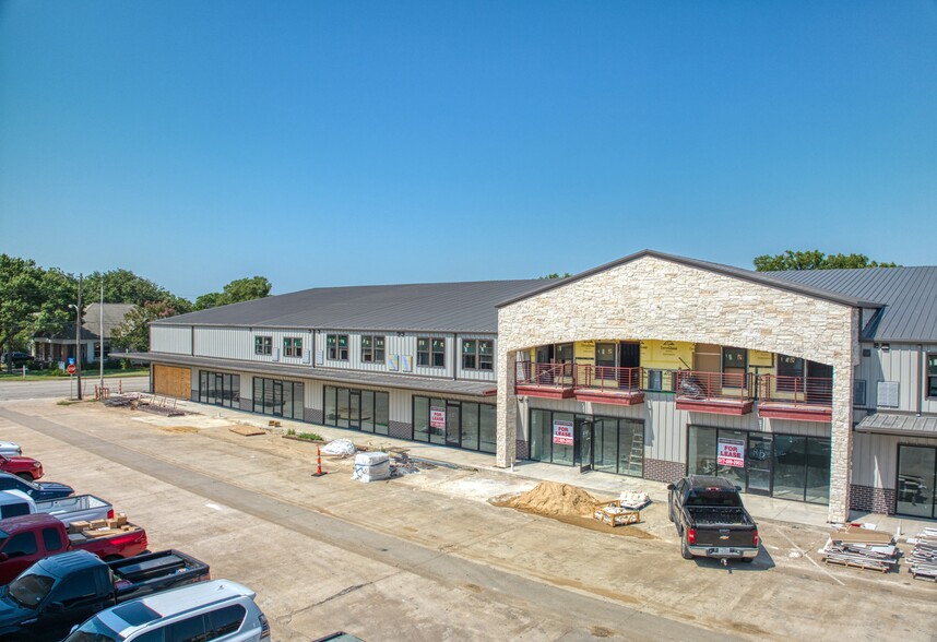 301 W Main St, Midlothian, TX for lease - Building Photo - Image 3 of 11