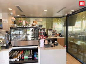 13702 Ventura Blvd, Sherman Oaks, CA for lease Interior Photo- Image 2 of 10