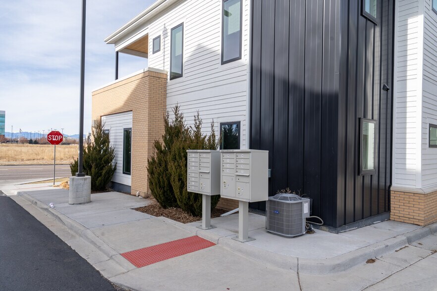 8220 & 8240 E 36th Ave, Denver, CO à vendre - Photo du bâtiment - Image 2 de 46