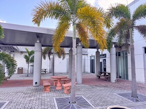 4224 S Cleveland Ave, Fort Myers, FL à louer Photo du bâtiment- Image 2 de 3