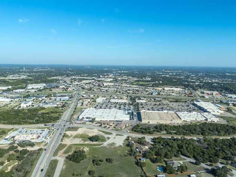 14+ Acres 51 S Cleburne Highway, Weatherford, TX à vendre - Aérien - Image 1 de 22