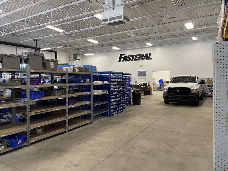 5850 Rhodes Dr, Windsor, ON for lease - Building Photo - Image 2 of 4