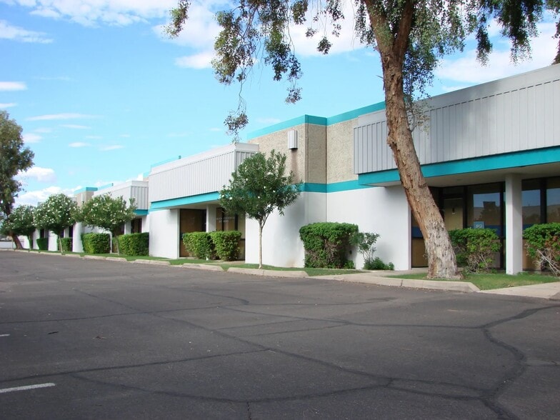 950 W Birchwood Ave, Mesa, AZ à louer - Photo du bâtiment - Image 2 de 5