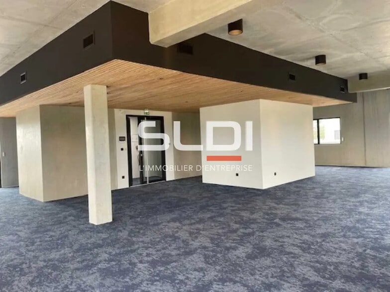 Office in Rillieux-la-Pape for lease - Interior Photo - Image 3 of 9