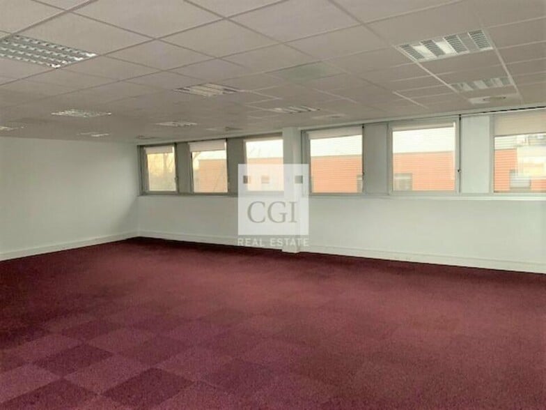 7 Rue Maryse Bastié, Bron for lease - Building Photo - Image 2 of 4