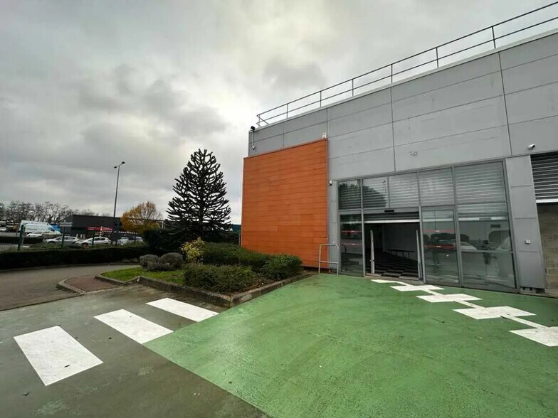 Flex dans Saint-Brice-sous-Forêt à louer - Photo du bâtiment - Image 1 de 7