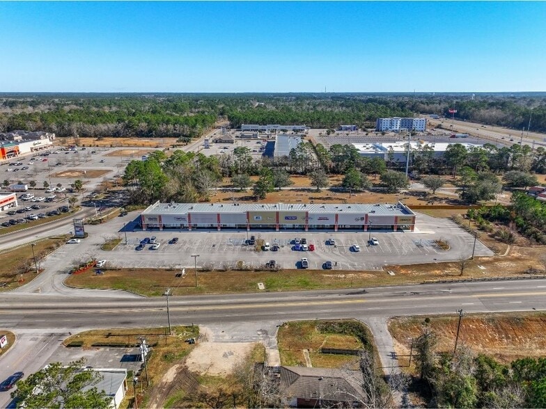 Lakeview Village Retail Portfolio portfolio of 3 properties for sale on LoopNet.ca - Building Photo - Image 2 of 18