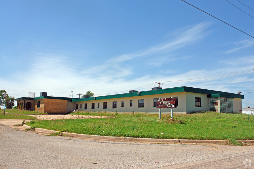 1215 NE 34th St, Oklahoma City, OK for lease - Primary Photo - Image 1 of 17