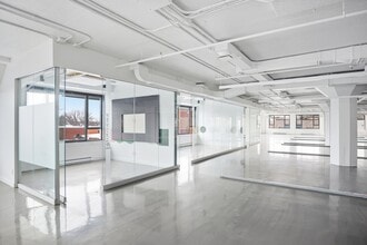3575 Boul Saint-Laurent, Montréal, QC à louer Photo intérieure- Image 1 de 3
