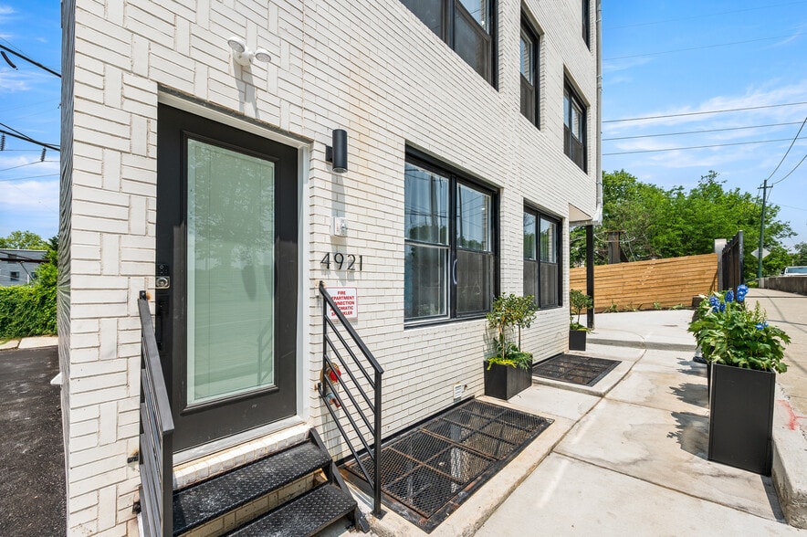 4921 Chester, Philadelphia, PA for sale - Primary Photo - Image 1 of 18
