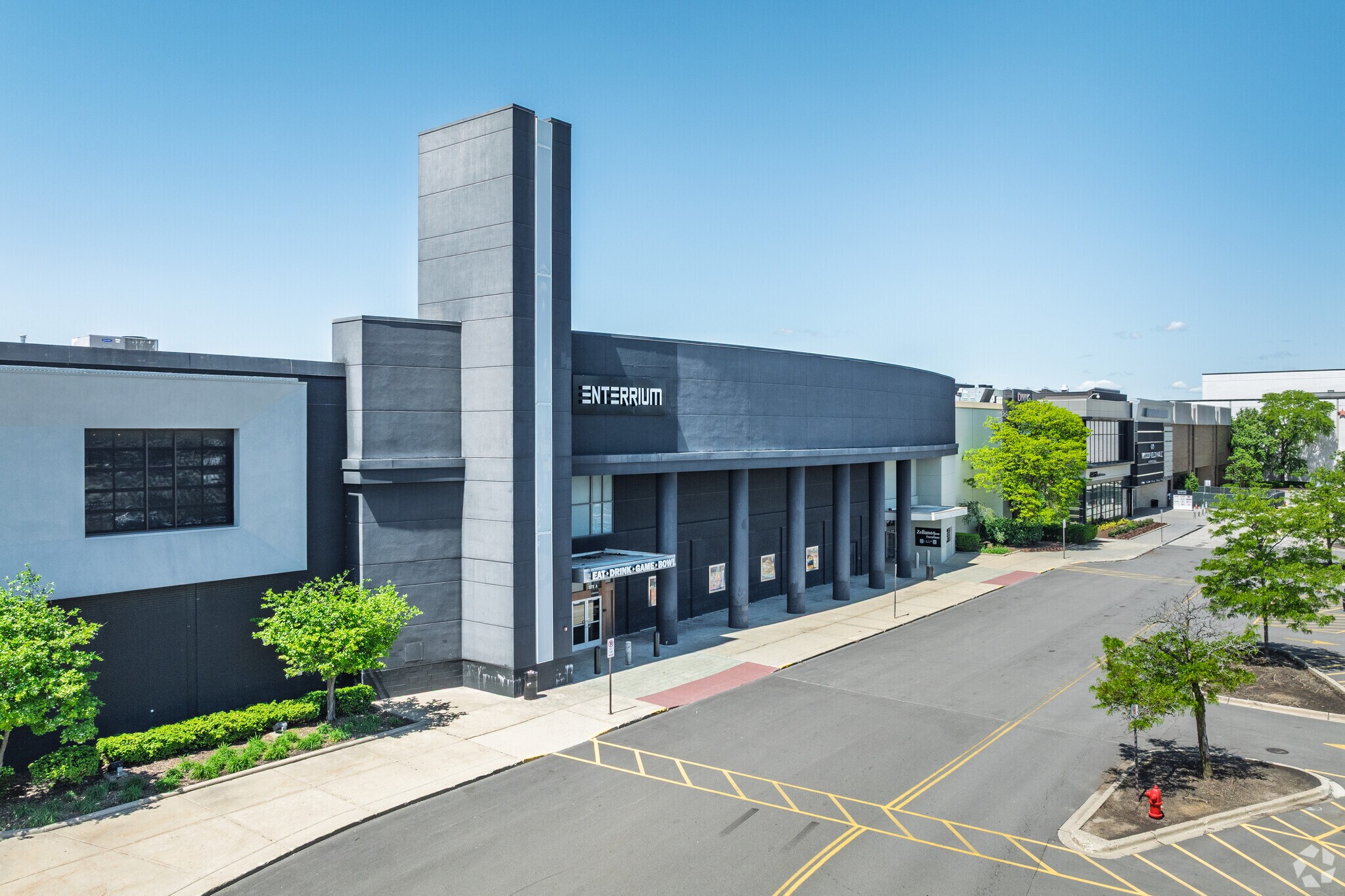 Former Sears + Auto Center Portfolio portefeuille de 2 propriétés à vendre sur LoopNet.ca Photo principale- Image 1 de 3