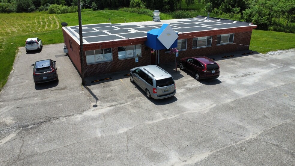 10691 W Grand River Rd, Fowlerville, MI à vendre - Photo du bâtiment - Image 2 de 7