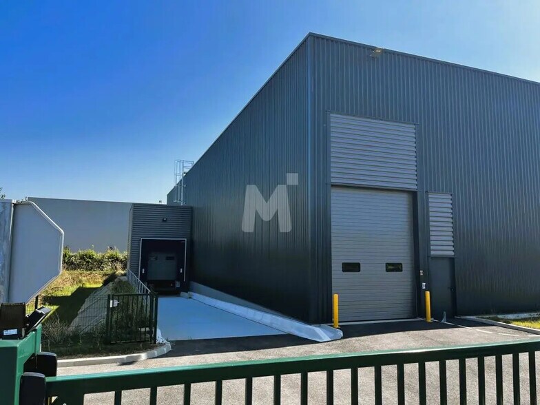 Office in Lieusaint for lease - Building Photo - Image 3 of 8