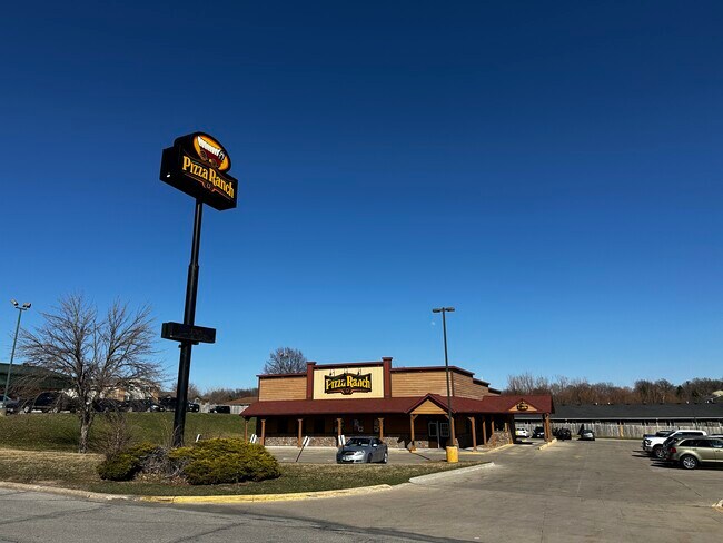 More details for 1500 W 18th St S, Newton, IA - Retail for Sale