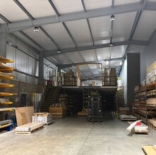 315 Edge Ln, Liverpool for lease Interior Photo- Image 1 of 2