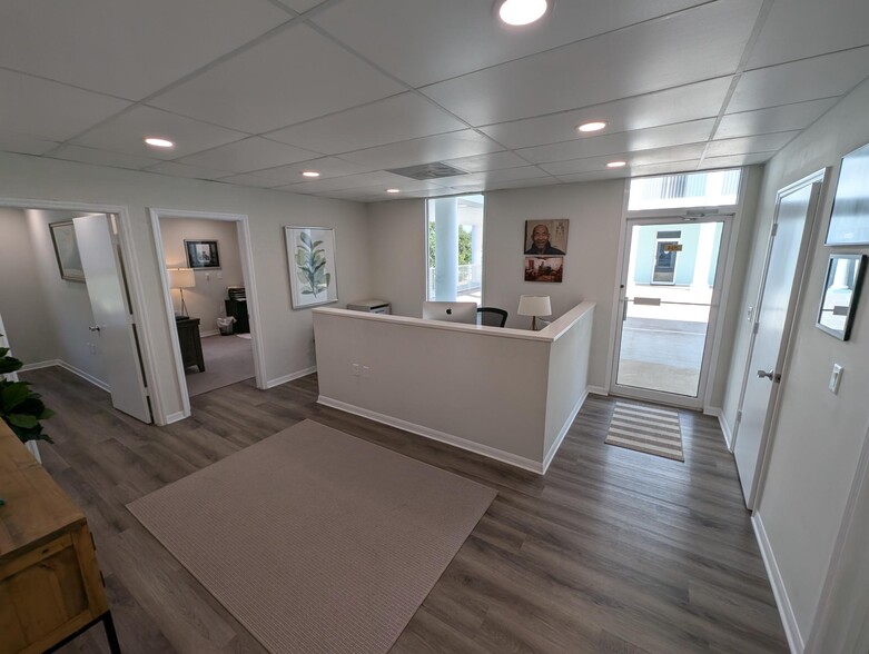 3055 Cardinal Dr, Vero Beach, FL for lease - Building Photo - Image 3 of 11