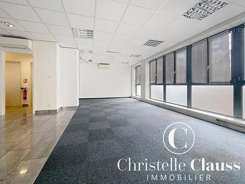 Bureau dans Illkirch-Graffenstaden à louer - Photo du bâtiment - Image 2 de 6