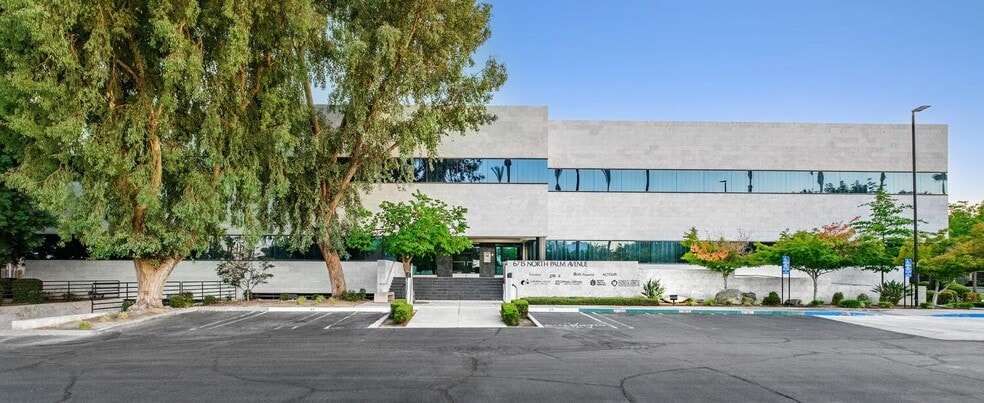 6715 N Palm Ave, Fresno, CA for lease - Building Photo - Image 1 of 3