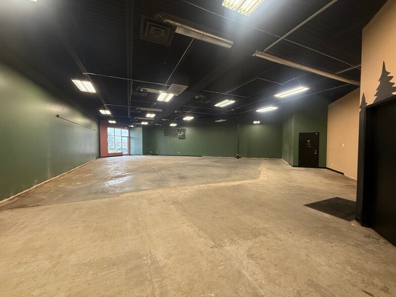 1170 Dekalb Ave, Sycamore, IL for lease - Building Photo - Image 2 of 8