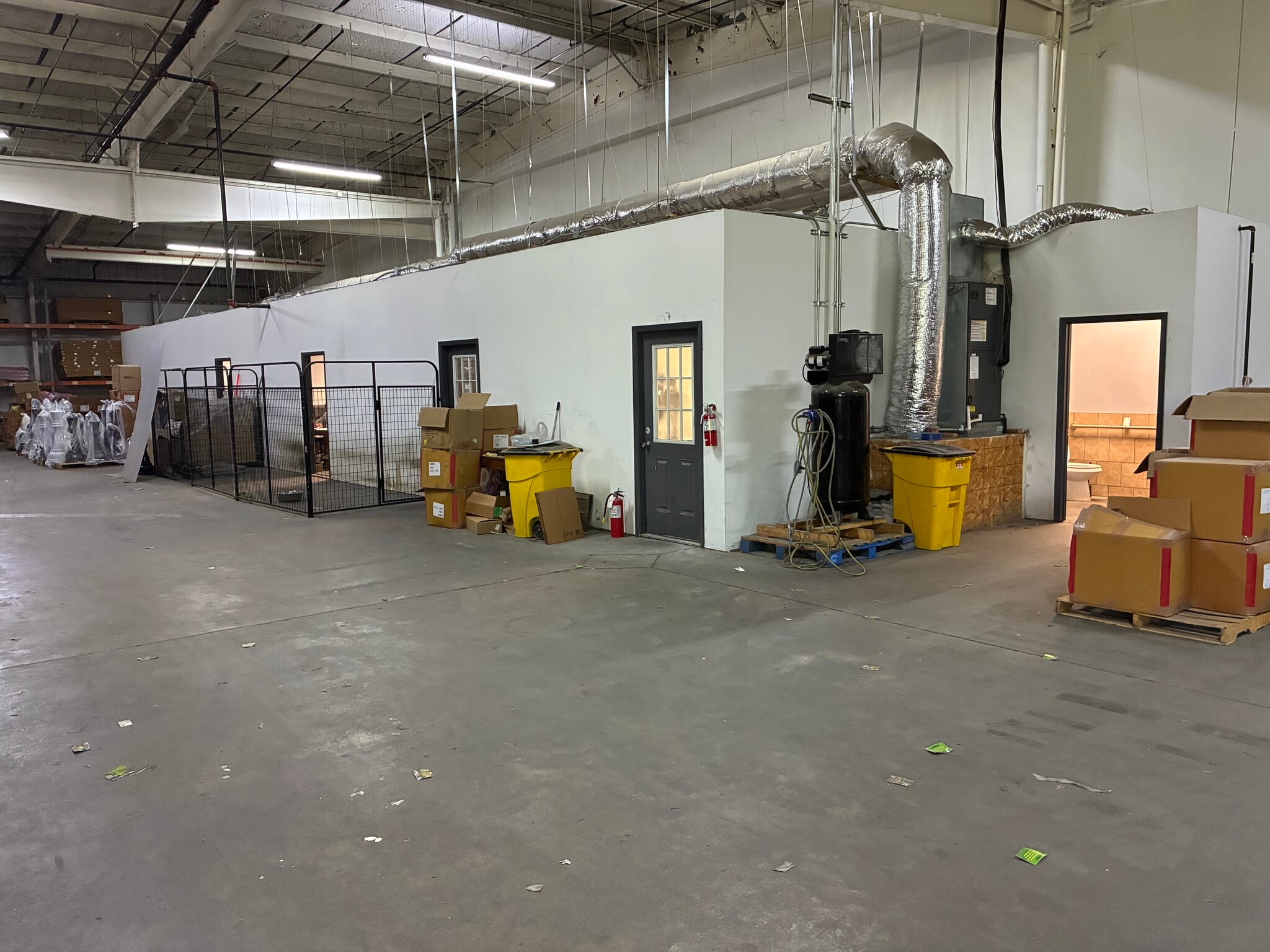 2100 E Union Bower Rd, Irving, TX for lease Interior Photo- Image 1 of 4
