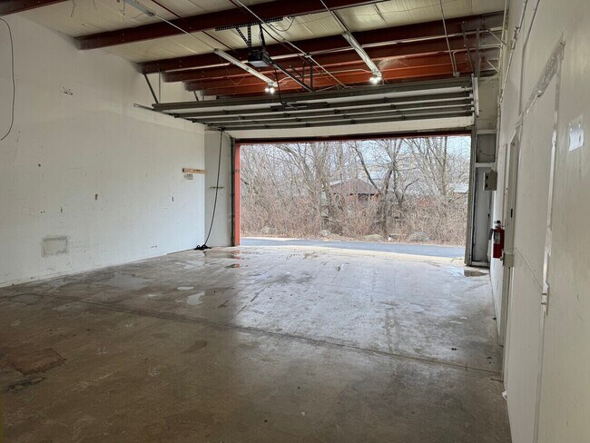 Plus de détails pour 262 N Phelps Ave, Rockford, IL - Bureau/Commerce de détail, Commerce de détail à louer