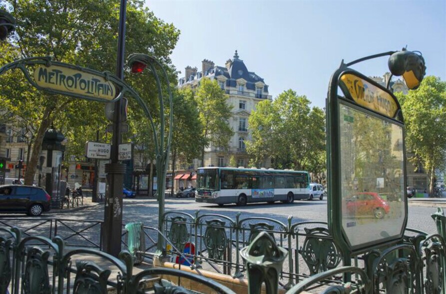 Retail in Paris for lease - Building Photo - Image 3 of 5