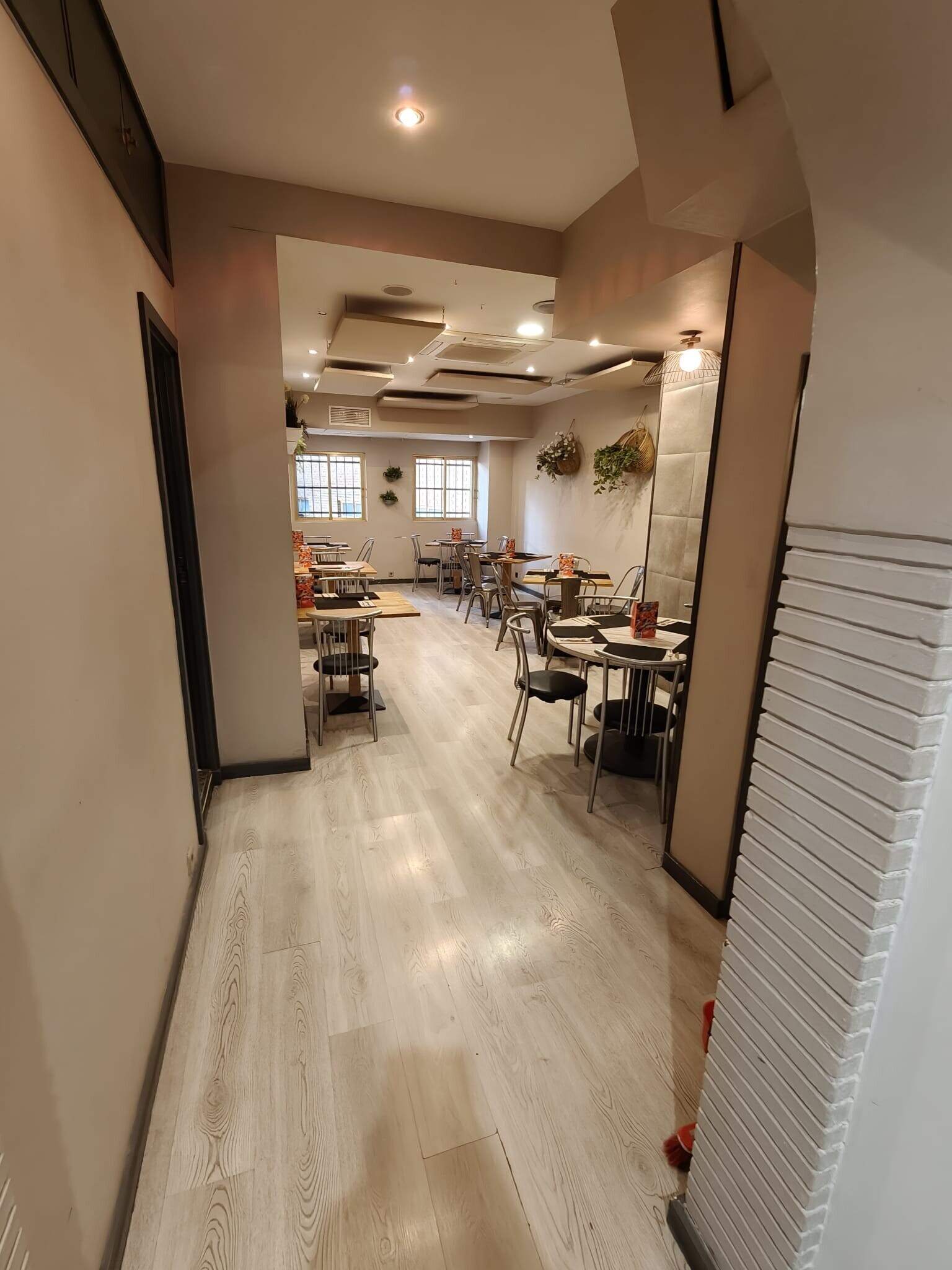 Retail in Madrid, Madrid for lease Interior Photo- Image 1 of 4