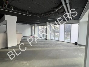 Retail in Bagneux for lease Interior Photo- Image 2 of 5