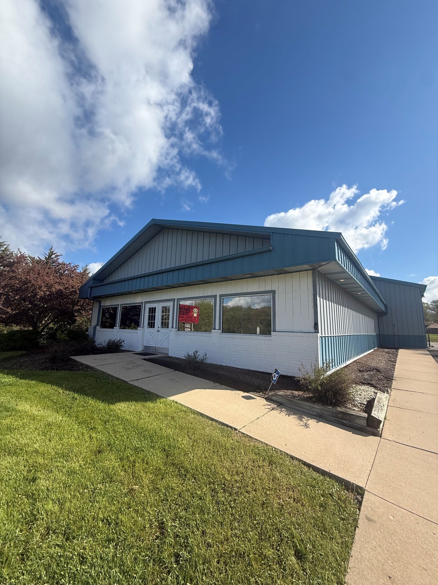 960 W Rollins Rd, Round Lake Beach, IL for sale Primary Photo- Image 1 of 4