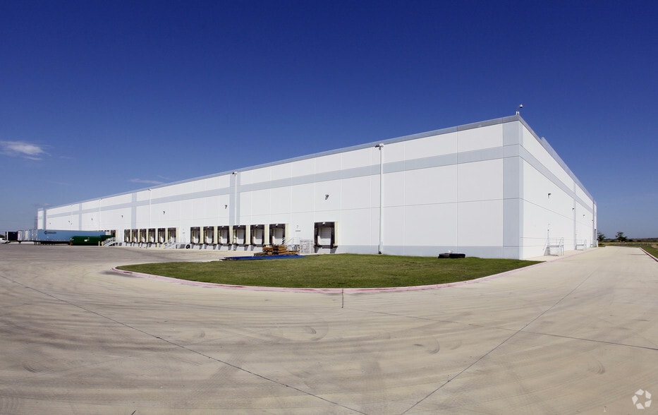 10120 Fischer Rd, Von Ormy, TX for lease - Building Photo - Image 3 of 44