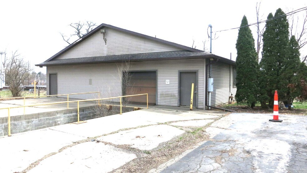 216 W Chicago St, Jonesville, MI à vendre - Photo du bâtiment - Image 1 de 23