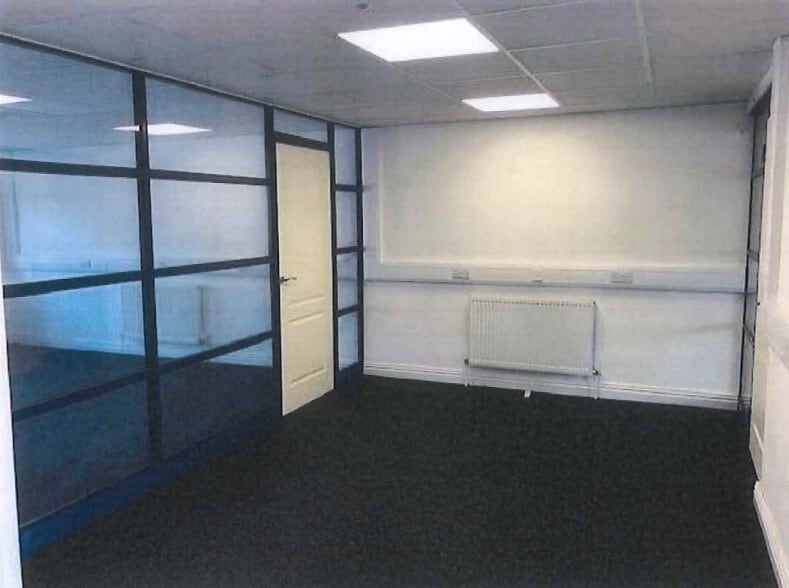 32 Walmley Rd, Sutton Coldfield for lease Interior Photo- Image 1 of 3