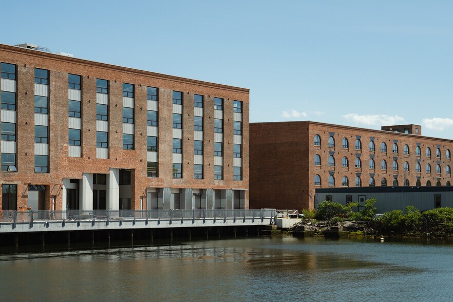 4100 1st Ave, Brooklyn, NY à louer - Photo du bâtiment - Image 3 de 15